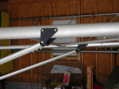 Strut attachment detail/upper