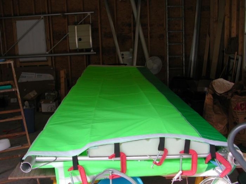 Stretching wing covering