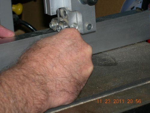 Cutting the expansion slot in the friction bracket