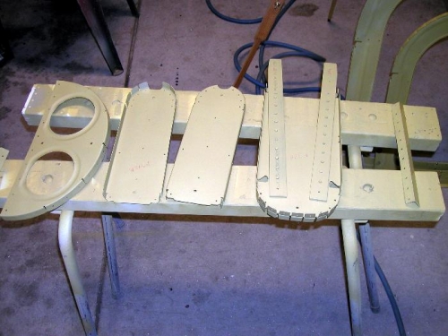Rear horizontal stab former and supports