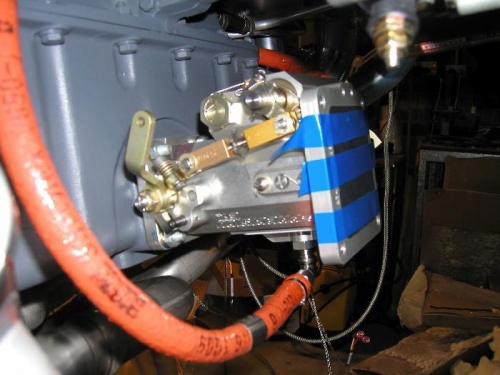 Fuel servo connected to the intake manifold