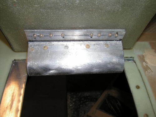 Made a hidden hinge based on an other design that is available for $60