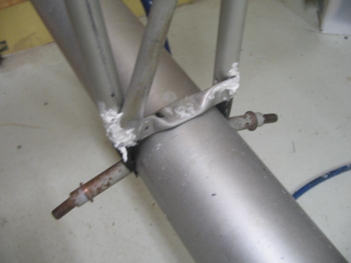 trailing edge rib support bracket