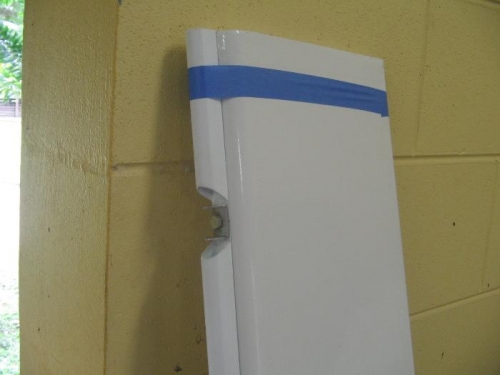 aileron gap seal under hinge