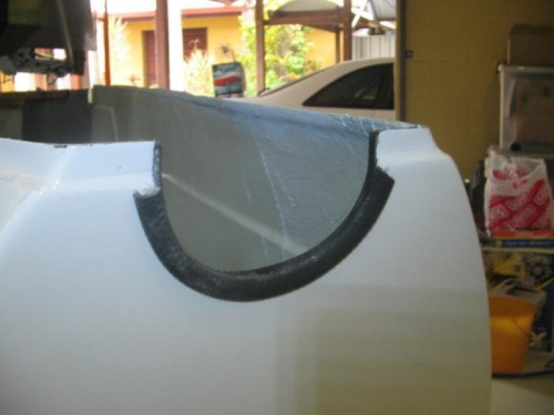 transom with rubber hose rest