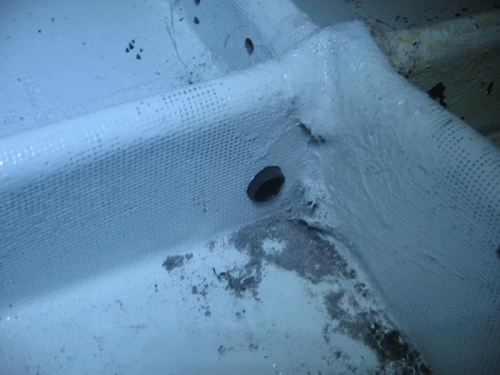 RH stringer drain hole