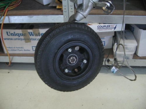 tailwheel tyre & rim fitted to tailwheel assembly