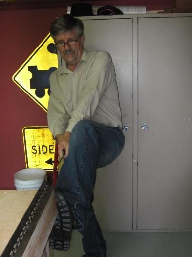 Puling the pin on the hinge strip