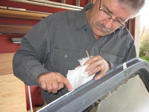 Filling the bottom joint of the canopy