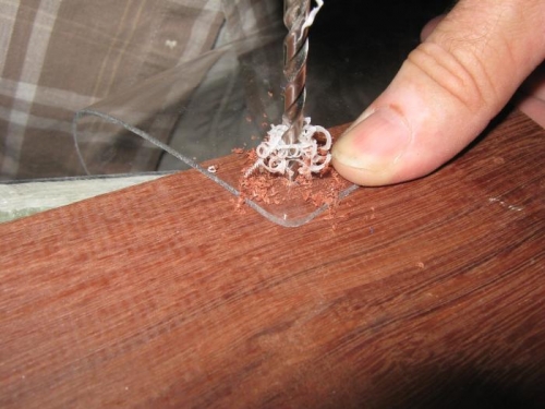 Drilling with a drill bit with the back rake angle removed