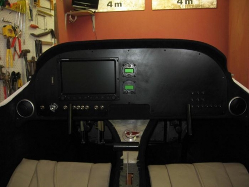 Panel and centre console inslalled.