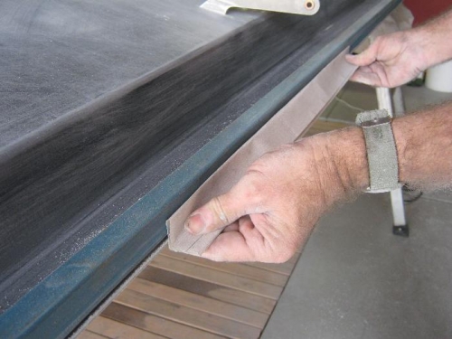 Final sanding with a long sanding float.