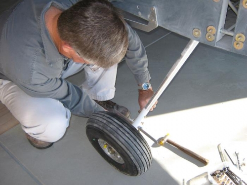 Fitting the inner mount brackets.