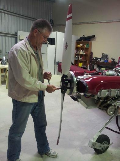 Tensioning the bolts retaining the front of the hub and the blades - carefully!