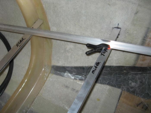 Middle support held in place while flock sets