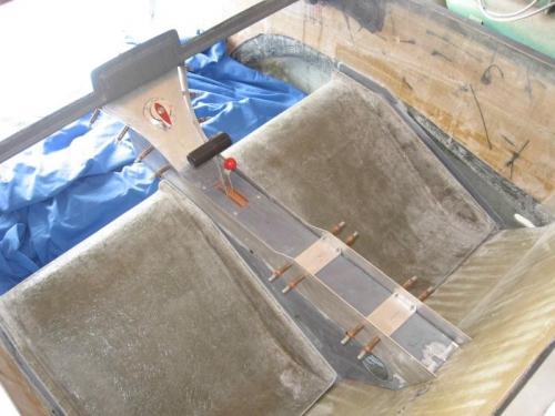 Combined centre & fuel console fitted.