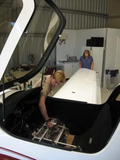 Sheryl & Robert aligning the wing for the spar bolts