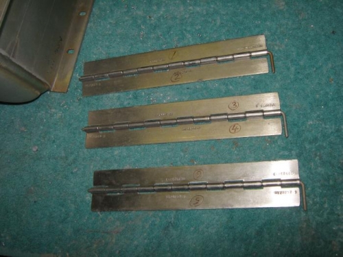 The 3 required hinges - complete.