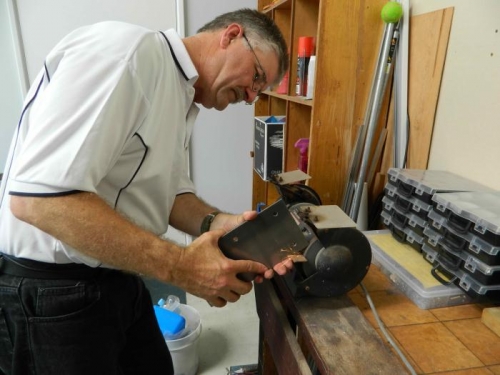 Grinding the sharp edges of the step backing plate.