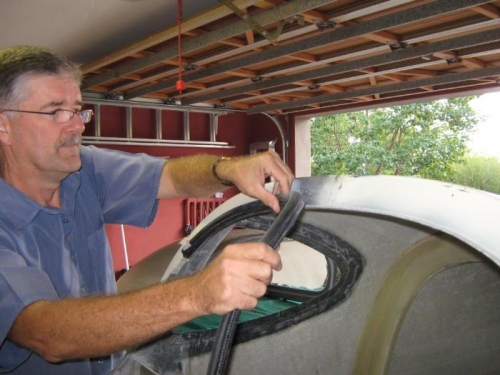 Rubber seal back on again.