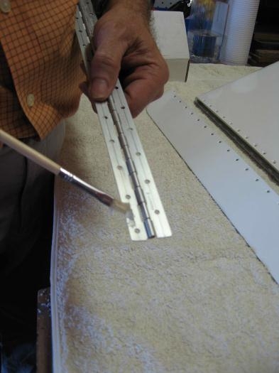 Laying flocking mixture on the piano hinge.
