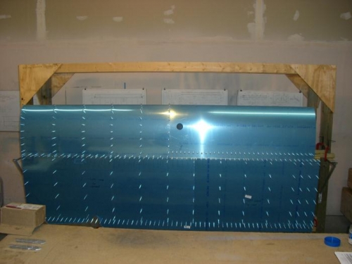 Fuel tank fitted to baffles