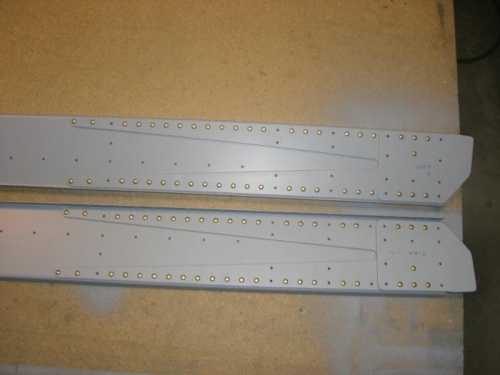 Rivetet reinforcement fork to rear spar