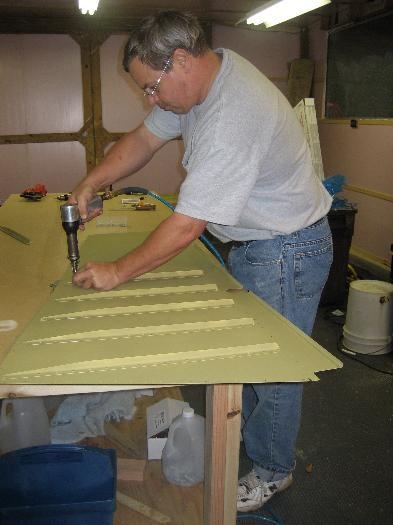 Back-riveting the stiffners to the rudder skins