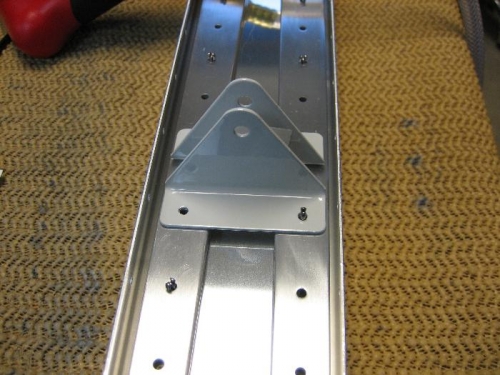 Elevator hinge bracket