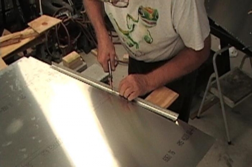 Aligning the sides rails on the workbench