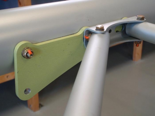 Main wing strut attach plate