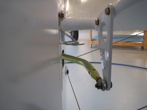 Right hand control horn / dummy hardware only !!