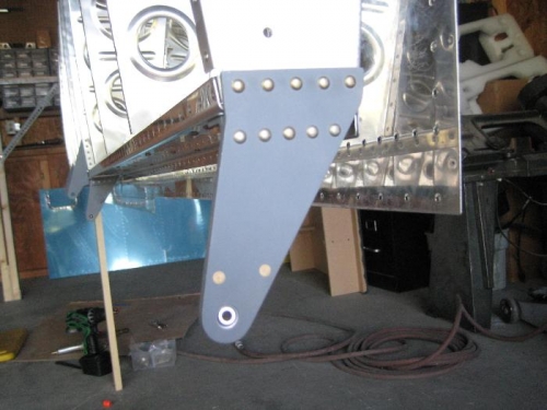 Outboard aileron bracket