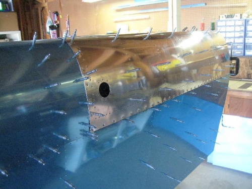 Left tank sitting on wing