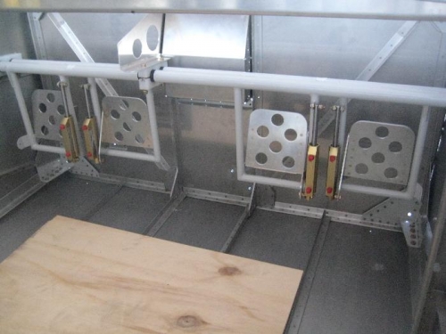 Brake/rudder pedals fitted