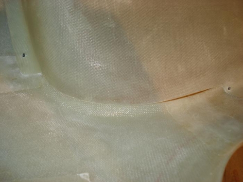 Butt joint with thin gap.