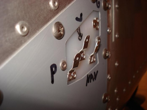 Right wing connections.