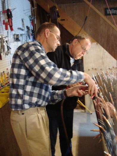 Peter Hines clecoing.