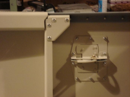 Gusset, not riveted to longeron.