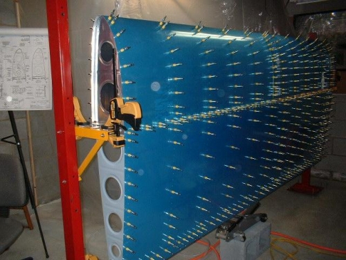Fuel tank mounted to front spar