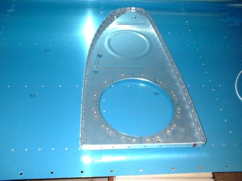 Reinforcement ring riveted to inboard tank rib