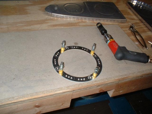 Countersinking reinforcement ring for the tank access hole