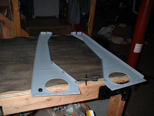 Nutplates and snap bushings mounted to outboard seat ribs