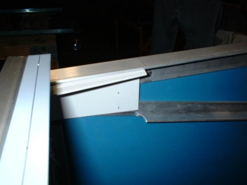 Lower left corner bracket joining the lower and auxiliary longer