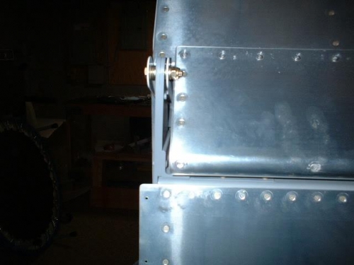 Aileron mounted to wing - outboard bracket