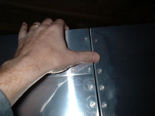 Right flap and aileron trailing edges aligned and gap set