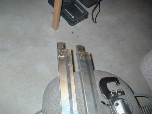 Splice plates riveted to forward ends of side rails