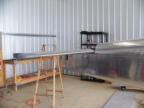Horizontal stabilizer bolted to fuselage