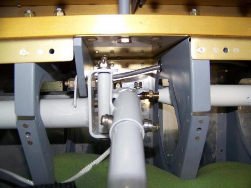 Right pushrod loosely connected between right stick and bellcrank
