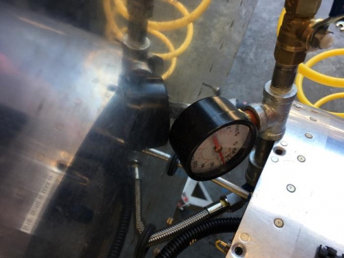 Fuel line pressure test fixture